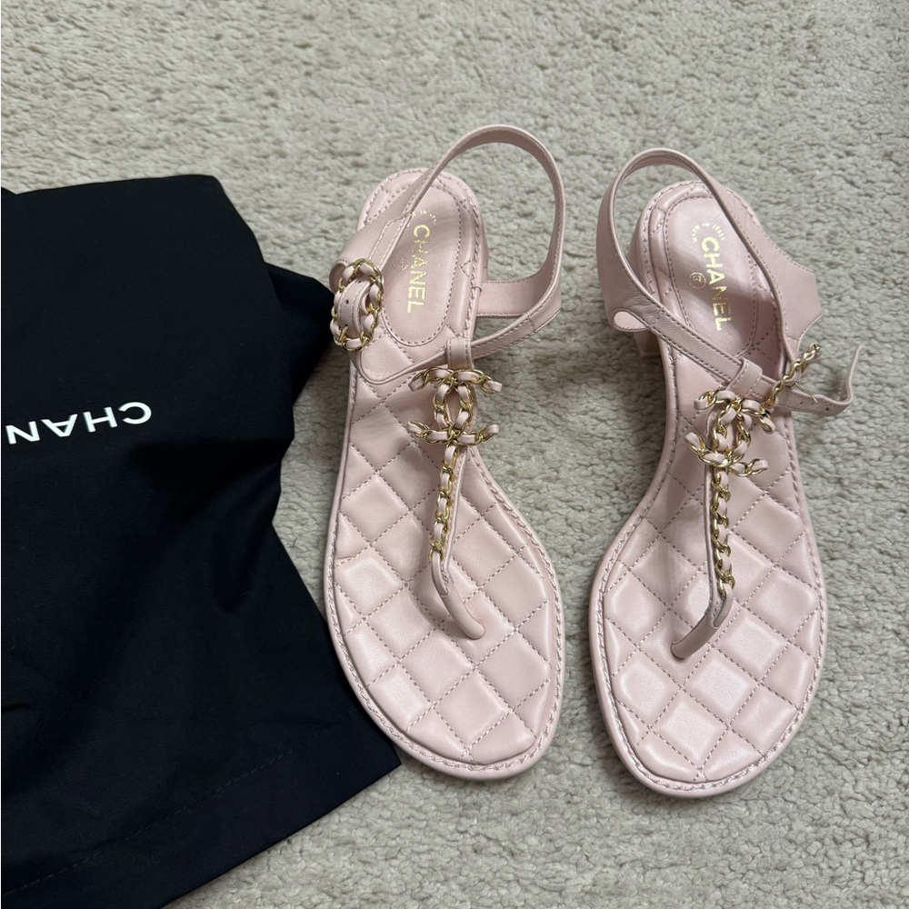 CHANEL Light Pink Quilted Leather Chain T-Strap Sandals